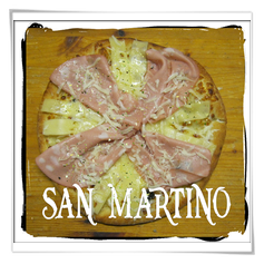 Pizza SanMartino: Mozzarella, Svizzero, Mortadella all'uscita, scaglie di primosale e granella di pistacchi 