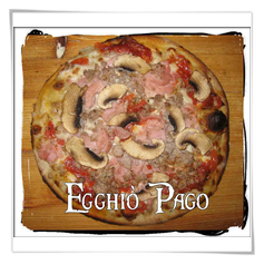 EgghiòPago: pomodoro, mozzarella, salsiccia, prosciutto, salame piccante e funghi