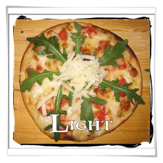 Light: pomodoro, mozzarella, rucola, scaglie di grana