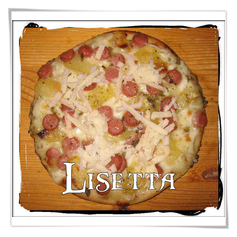 Lisetta: mozzarella, patate, wurstel, origano, scaglie di grana