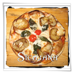Siciliana: salsa, mozzarella, melenzane, basilico, scaglie di grana