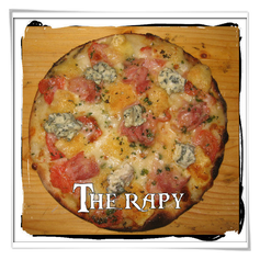 Therapy: pomodoro, mozzarella, gorgonzola, emmenthal, prosciutto, parmigiano, prezzemolo