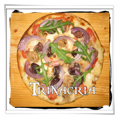 Trinacria: pomodoro, mozzarella, tonno, olive, cipolla, rucola