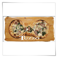 Cannolo Tuzzo: Mozzarella, Friarielli, Salsiccia, scaglie di grana